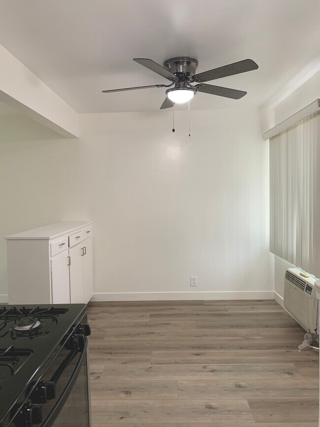 Building Photo - 511-515 S Baldwin Ave