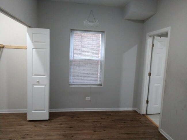 Building Photo - 6219 S Rhodes Ave