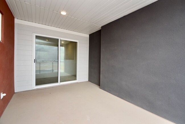 Building Photo - 3 Bed 2.5 Bath Townhome with Awesome View in Daybreak!