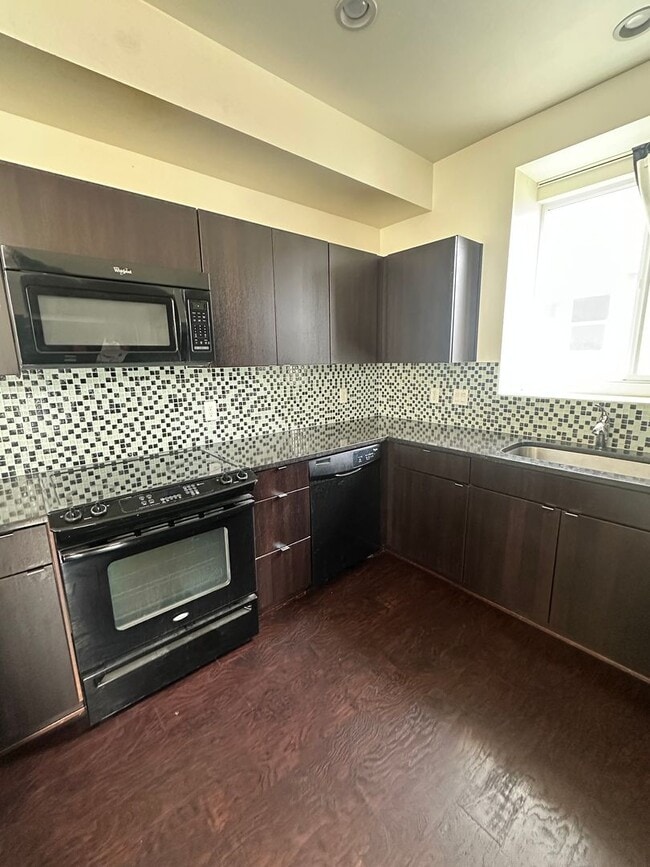 Building Photo - GORGEOUS Home!!!!