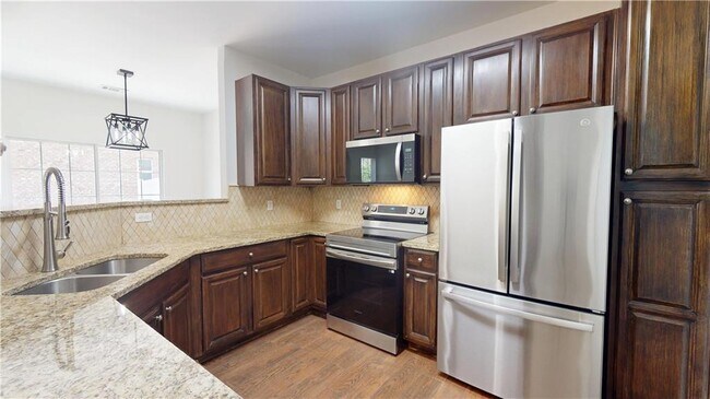 Building Photo - 3249 Brockenhurst Dr