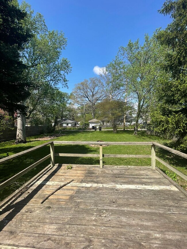 Building Photo - 3 Bedroom Single Family Home