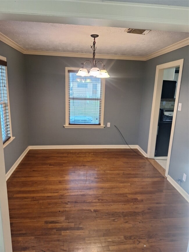 Building Photo - 2043 Alta Vista St