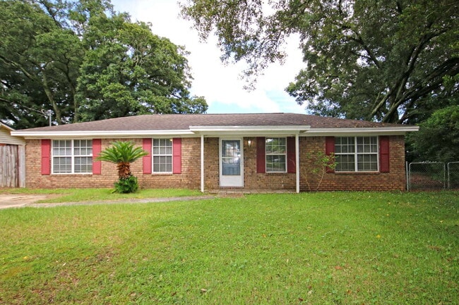 Primary Photo - Move-in Ready Spacious & Pet-Friendly 3/2 ...