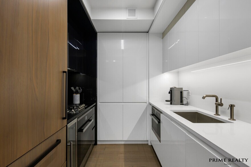 Building Photo - 196 Orchard St