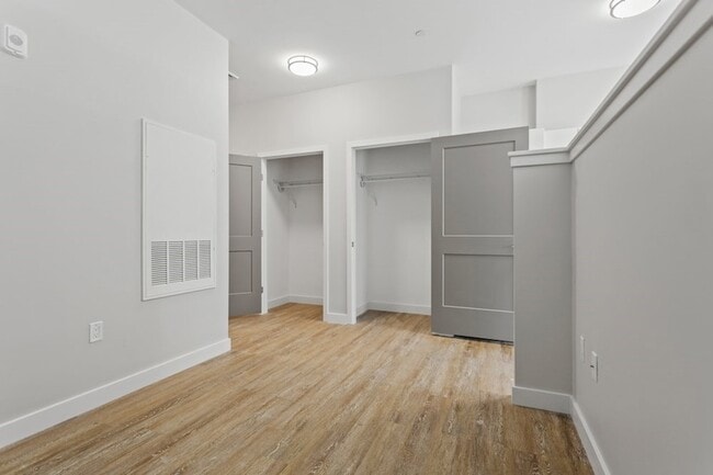 Building Photo - 13 Shetland St