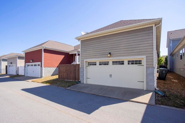 Building Photo - 1123 Frewin St
