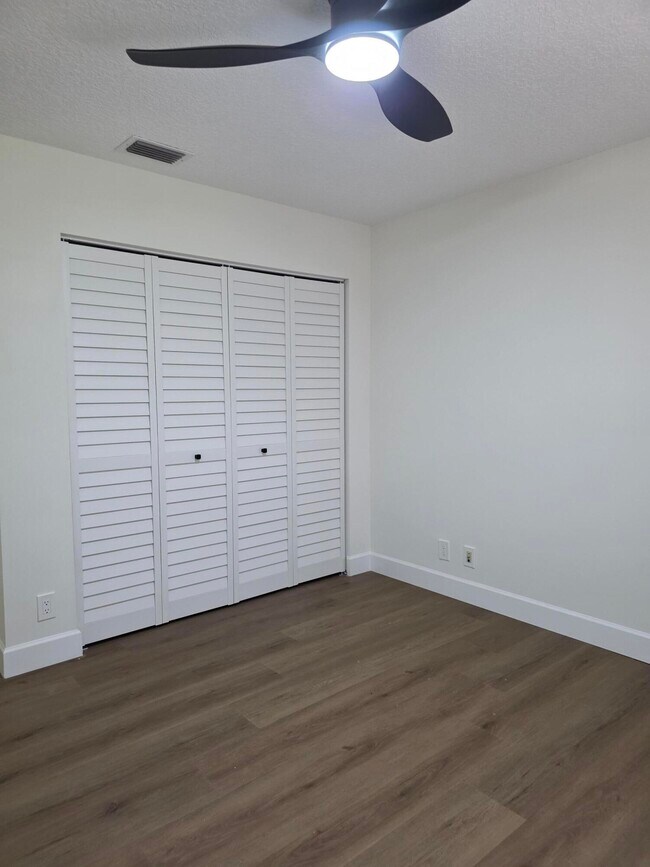 Building Photo - 11354 Island Lakes Ln
