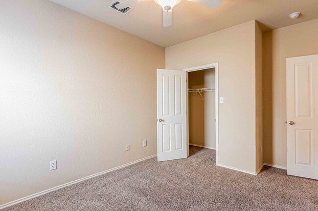 Building Photo - 906 Ashbury Bluff