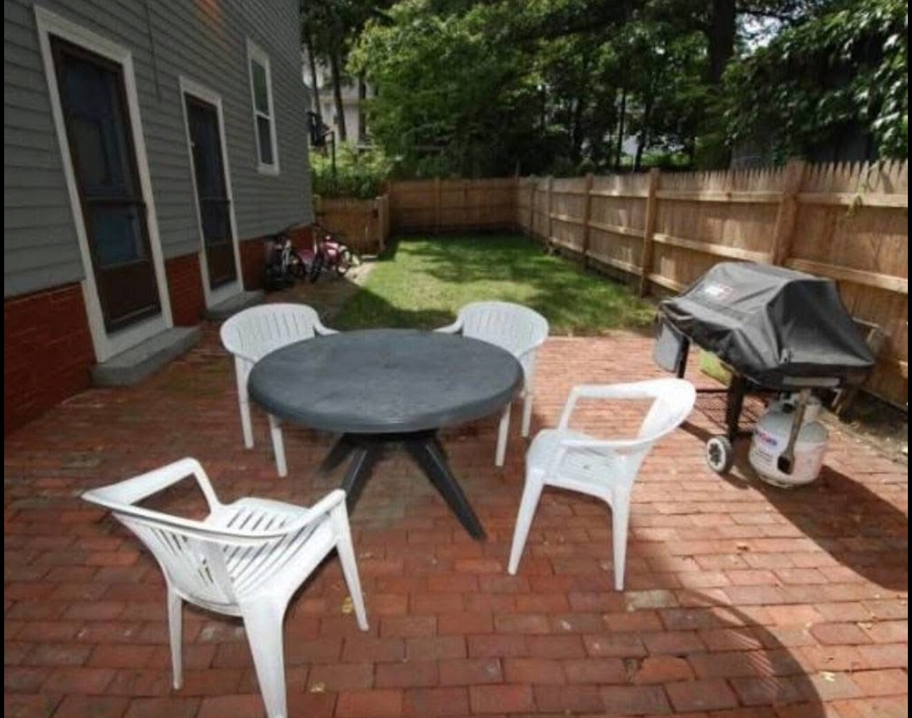 Building Photo - 18 University Ave