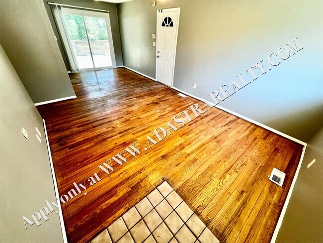 Building Photo - Very Nice 3 bedroom Home in Kansas City, MO-Available in FEBRUARY!!