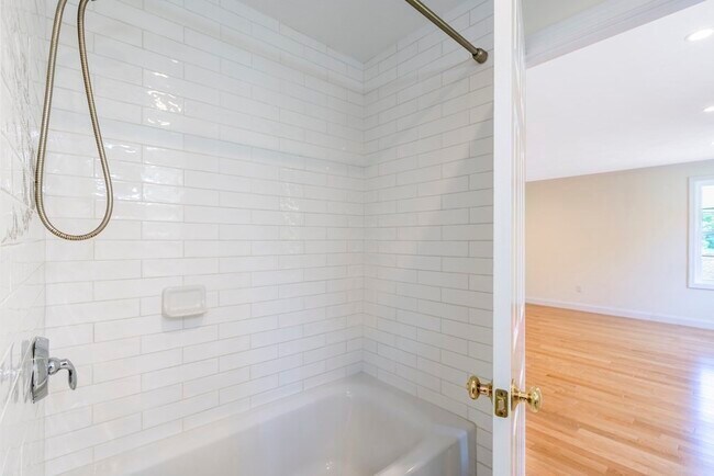 Building Photo - 2 Manchester Pl