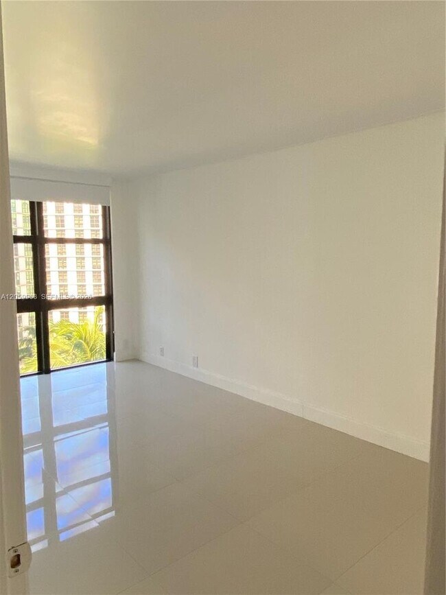 Building Photo - 1111 Crandon Blvd