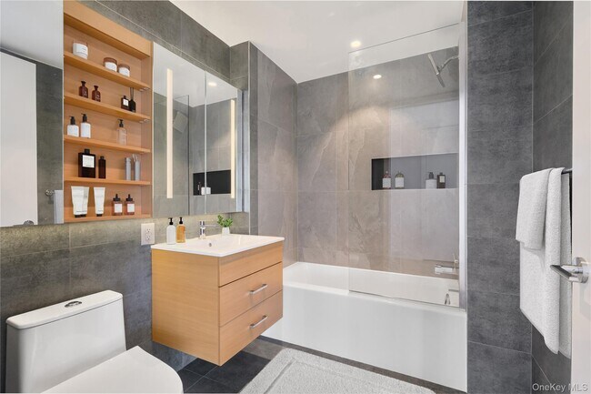 Building Photo - 44 Hudson St