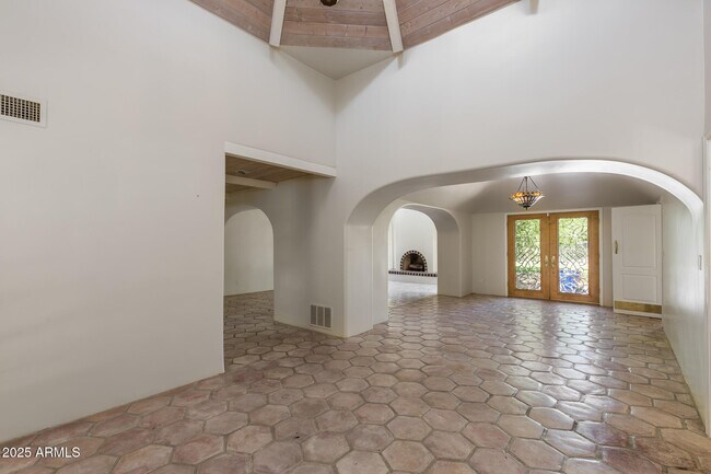 Building Photo - 49 Biltmore Estates Dr