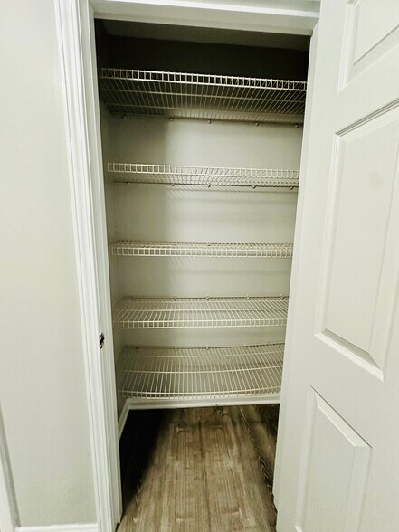 Building Photo - 2113 Magazine St