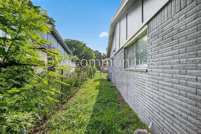 Building Photo - 12919 S Coast Dr