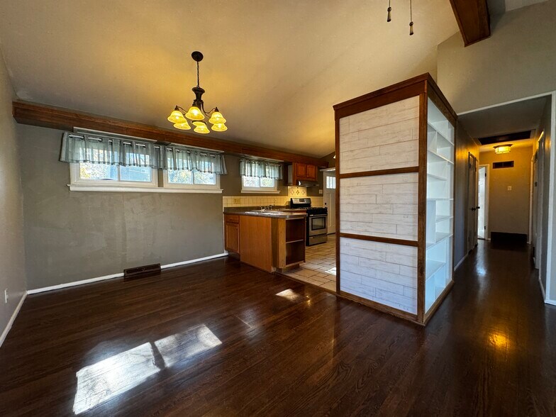 Building Photo - 556 Joshua Dr