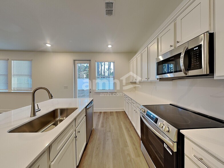 Building Photo - 1519 Aquamarine Dr