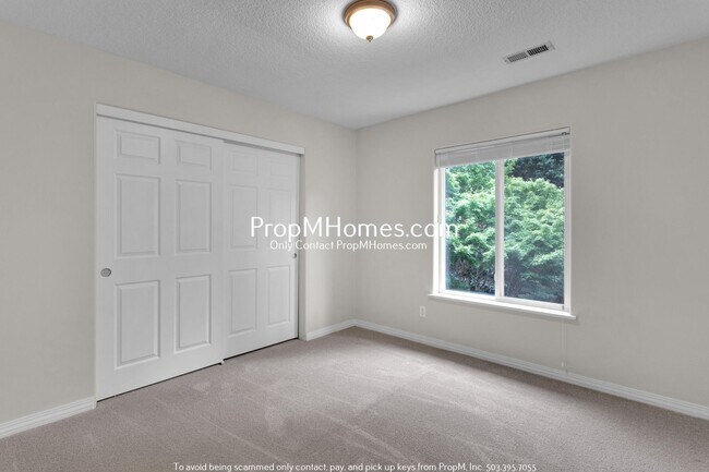 Building Photo - Three-Bedroom Loft-Style Home near Progress Ridge in Beaverton!