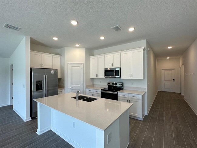 Building Photo - 426 Three Oaks Dr