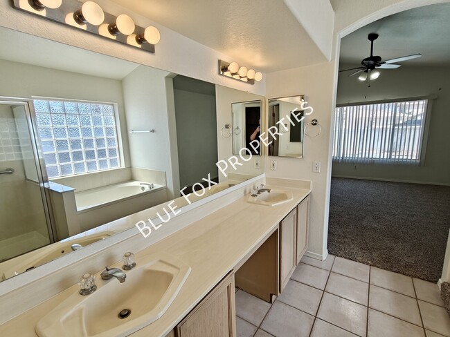 Building Photo - 6717 W Nueva Vista Dr