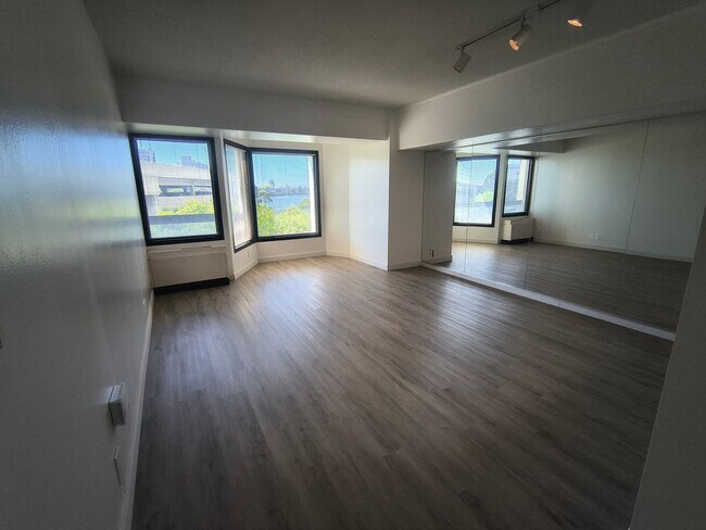 Building Photo - Newly Renovated Spacious 1BD/1 BA Property Available for Rent!!!