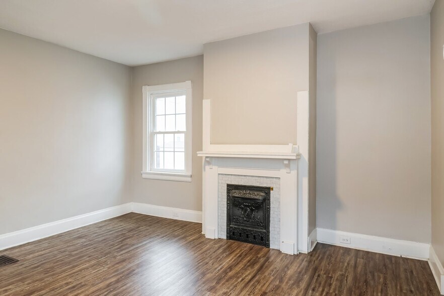 Building Photo - 5206 Ravenna St