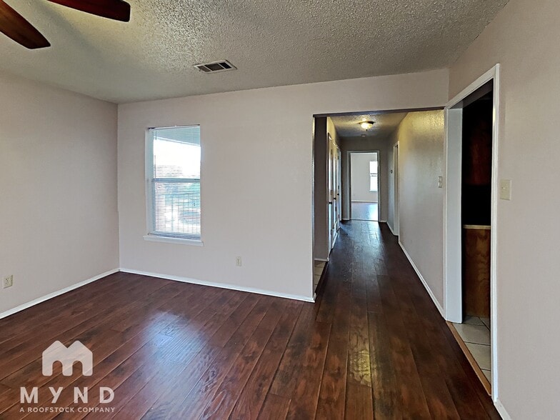 Building Photo - 5515 Brookview Ct