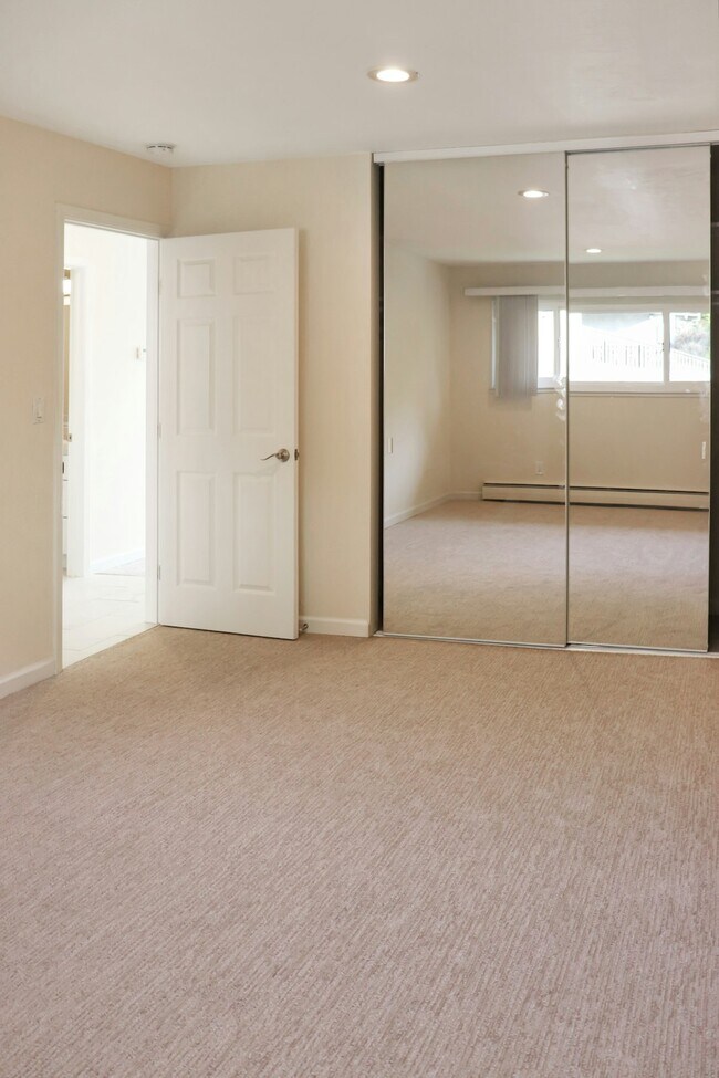 Building Photo - 99 Marinero Cir