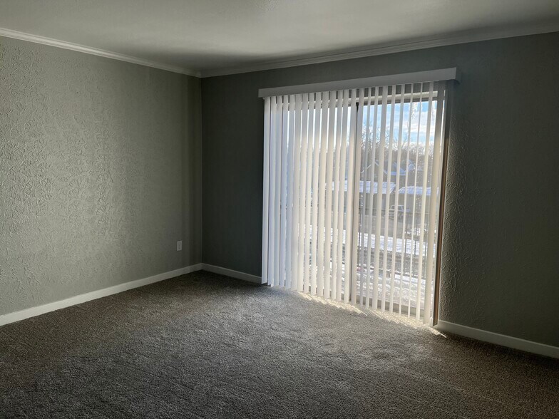 Building Photo - 505 Clough St