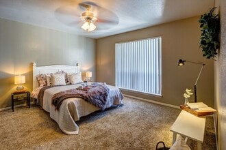 Building Photo - 480 W Parker Rd