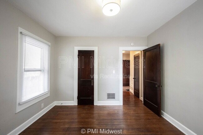 Building Photo - 4905 Broadway St