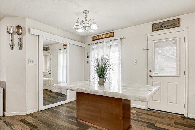 Building Photo - 2527 Spring Lily Ct