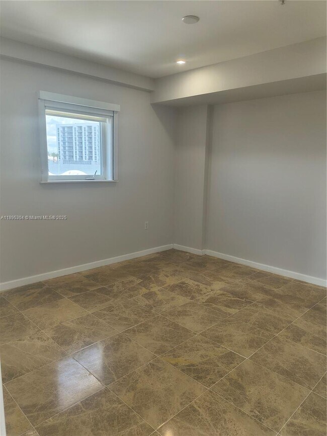 Building Photo - 2740 SW 28th Terrace