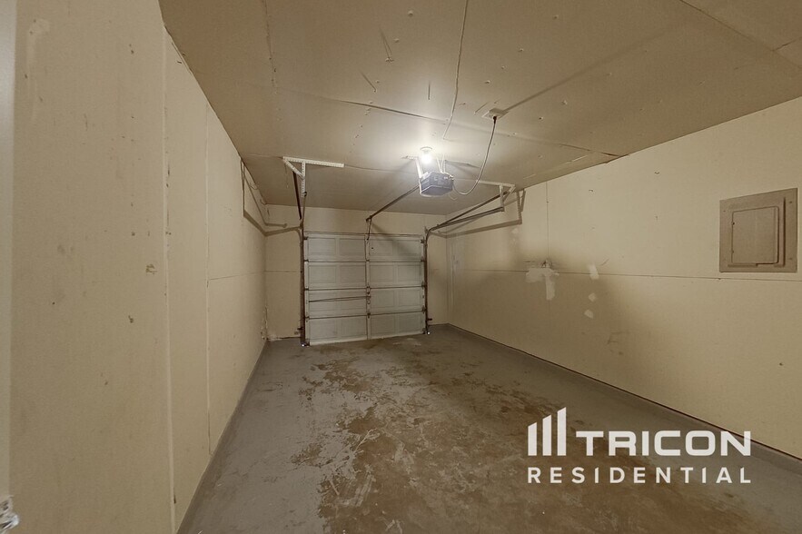 Building Photo - 2507 Arapaho Dr