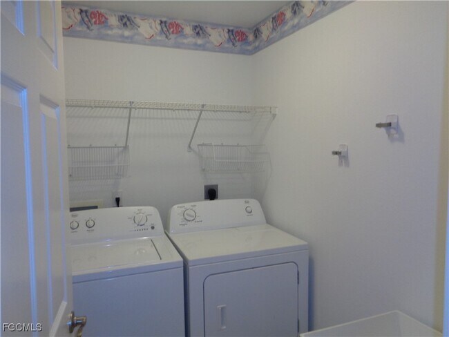 Building Photo - 2830 SW 35th Ln