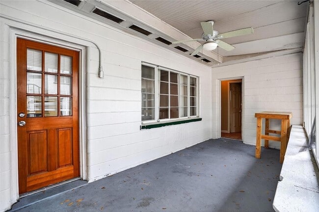 Building Photo - 755 Alamanda Way S