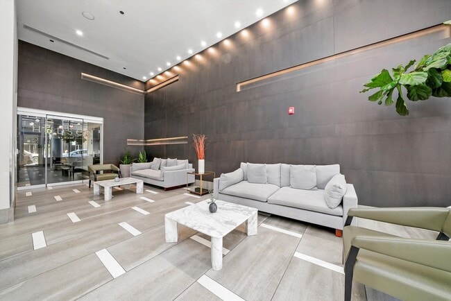 Building Photo - 750 N Hudson Ave