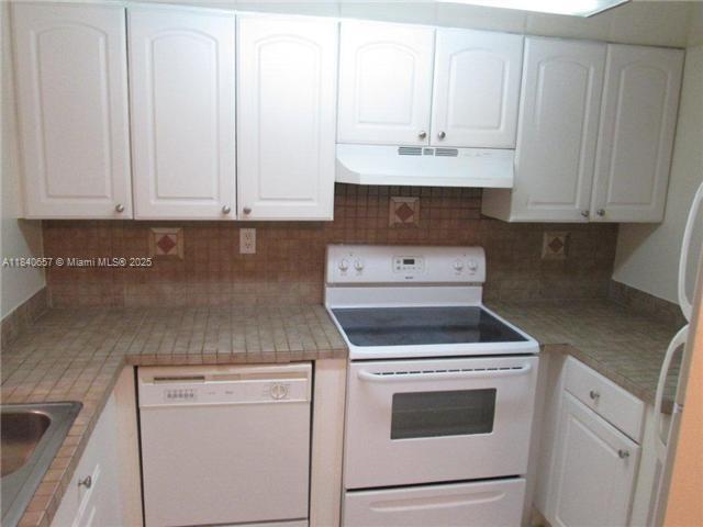Building Photo - 8215 SW 152nd Ave