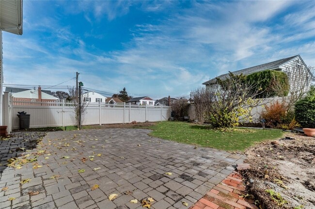 Building Photo - 15 Albany St