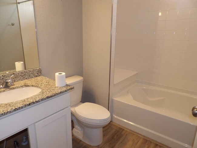 Building Photo - 6520 Golden Briar Ln