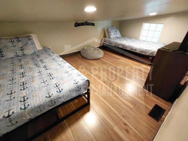 Building Photo - Stunning 3 Bedroom in Forsyth!