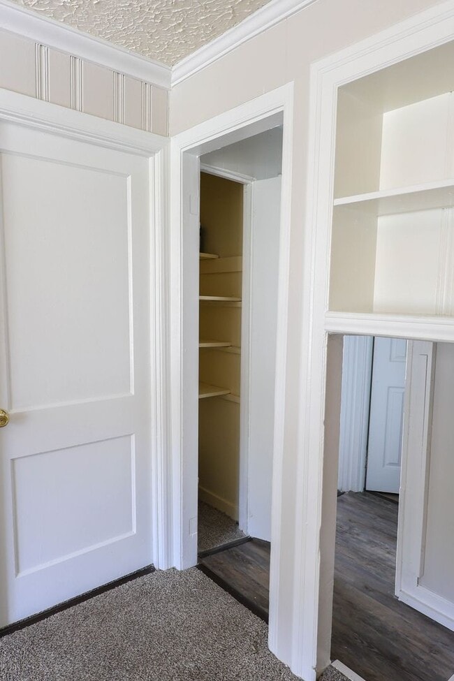 Building Photo - Charming 3 Bedroom Brick Home