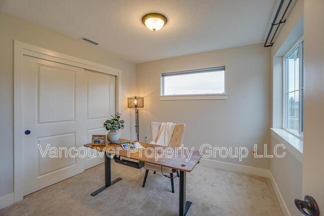 Building Photo - 11025 NE 137th Ave