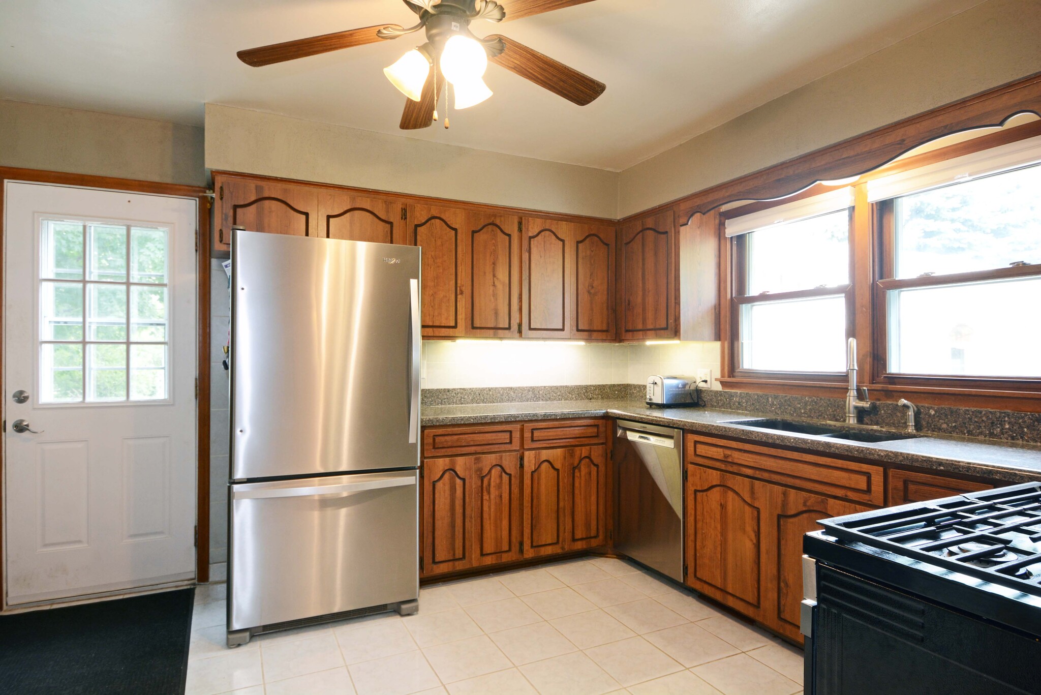 Stainless steel appliances - 4239 Diamond Dr
