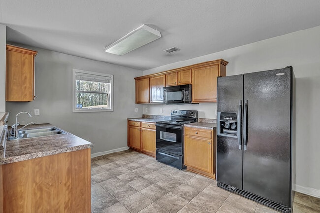 Building Photo - 138 Bermuda Lakes Dr