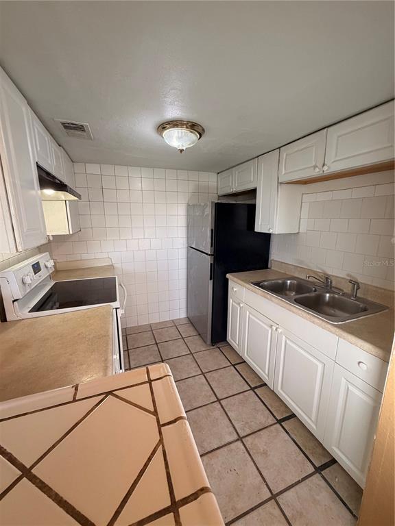 Building Photo - 1440 Holden Ave