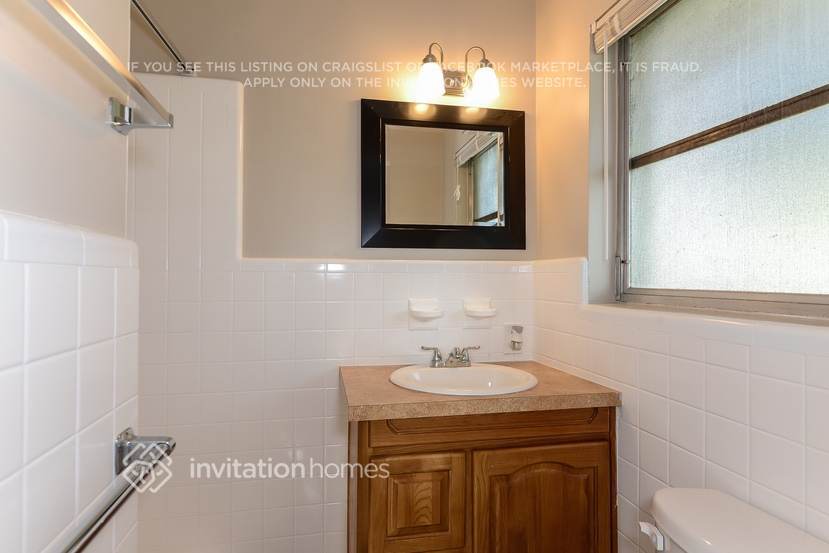 Building Photo - 2359 Eastwood Dr