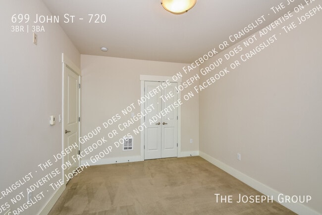 Building Photo - 699 John St